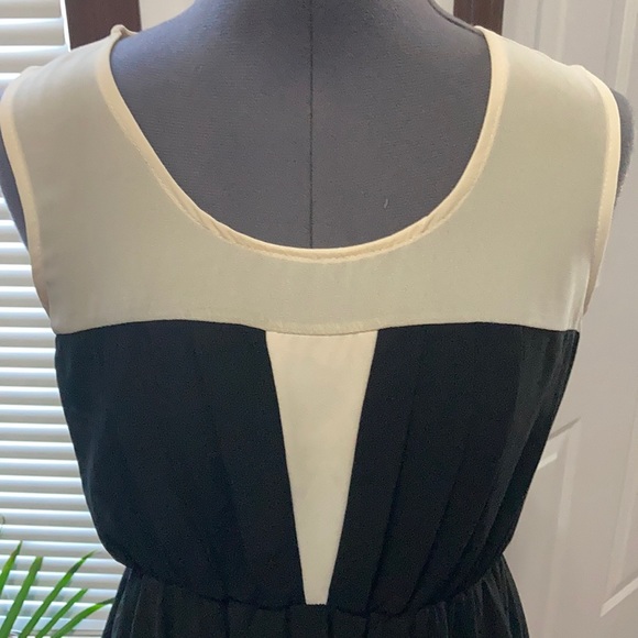 Adorable comfy black and cream dress! - Picture 2 of 3